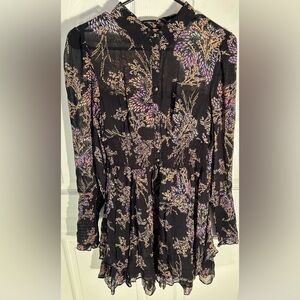 Free People long sleeve mini dress with fall/winter flower print. XS
